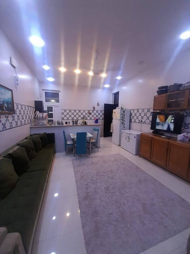 اللهم صلِ على محمد وال محمد
دار للبيع المساحة 340 متر طابو زراعي سند 25 تحويل مباشر مكانه جزائر خلف بانزين خانه مرجان شارع التانكي يبعد عن شارع العام 250 متر البناء حديث سنه البناء 2022
 (( الدار يباع مع الأثاث ))الاستفسار الاتصال علي الرقم ***********
