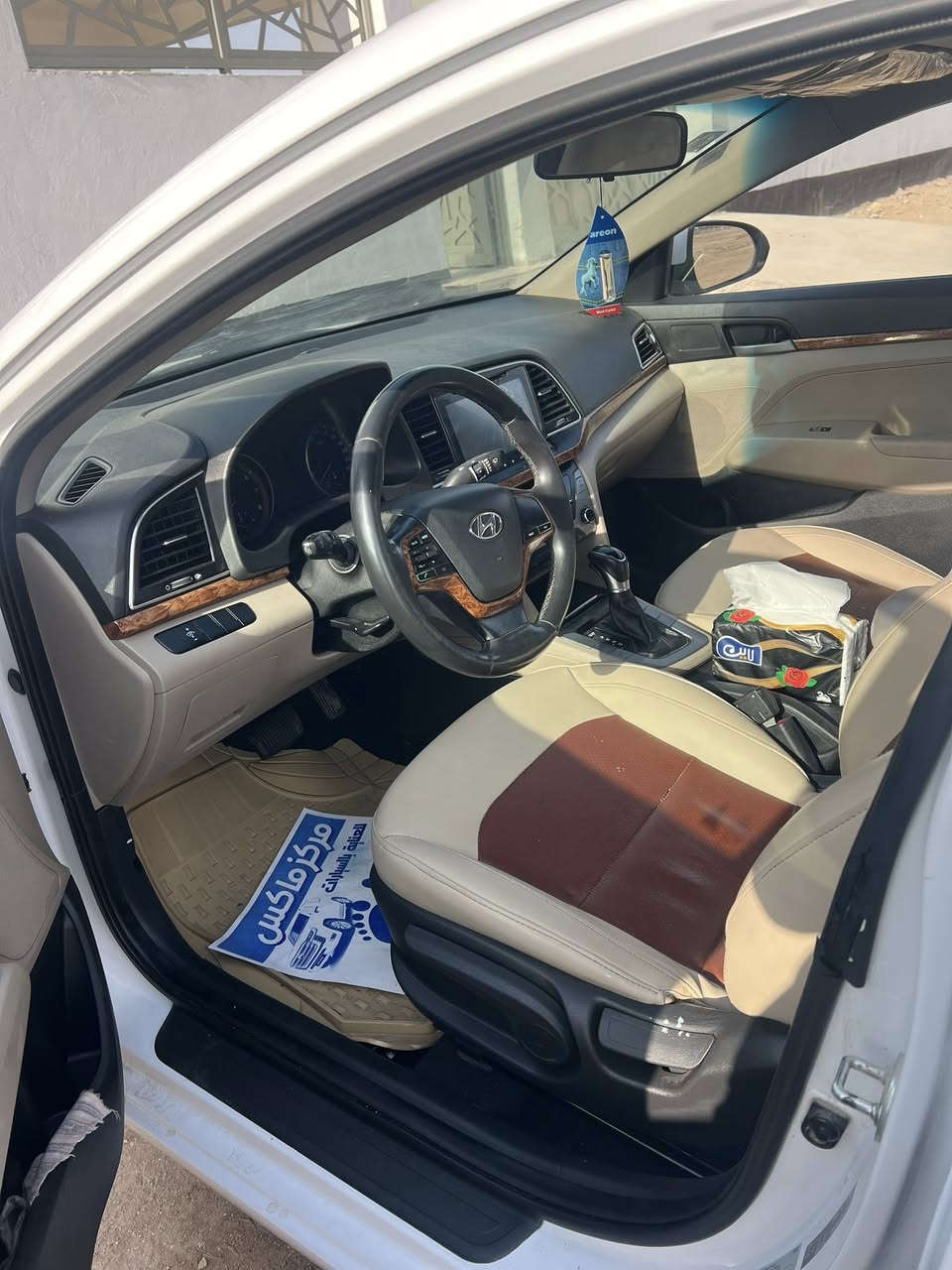 السلام عليكم النترا ١٨ خليجي فول مواصفات عدا البصمه رقم انكليزي بصره سنويتها لل٣٠ نضيفه ومامتعوبه ماشيه ١٥٠  بيها جاملغ امامي  السعر 137 وبيها مجال ***********
