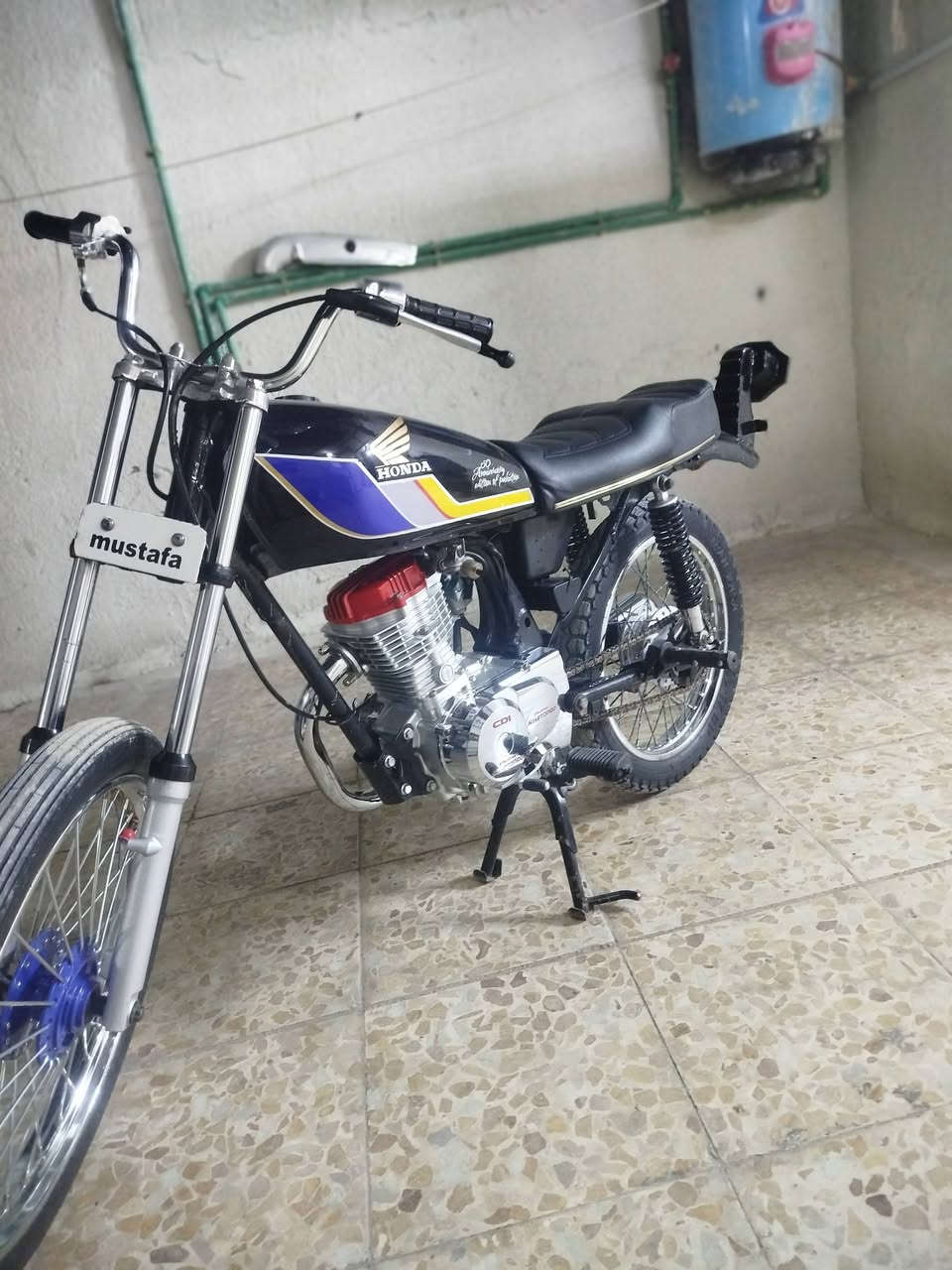 السلام عليكم دراجه للبيع مكينه تيربو الصليه مكينه ما مفتوح بيه برغي وناعمه ساله شهر من معمره كله غراض اصليه
مكاني بصره 5ميل.   سعره 650 وبيه مجال قليل 

***********
