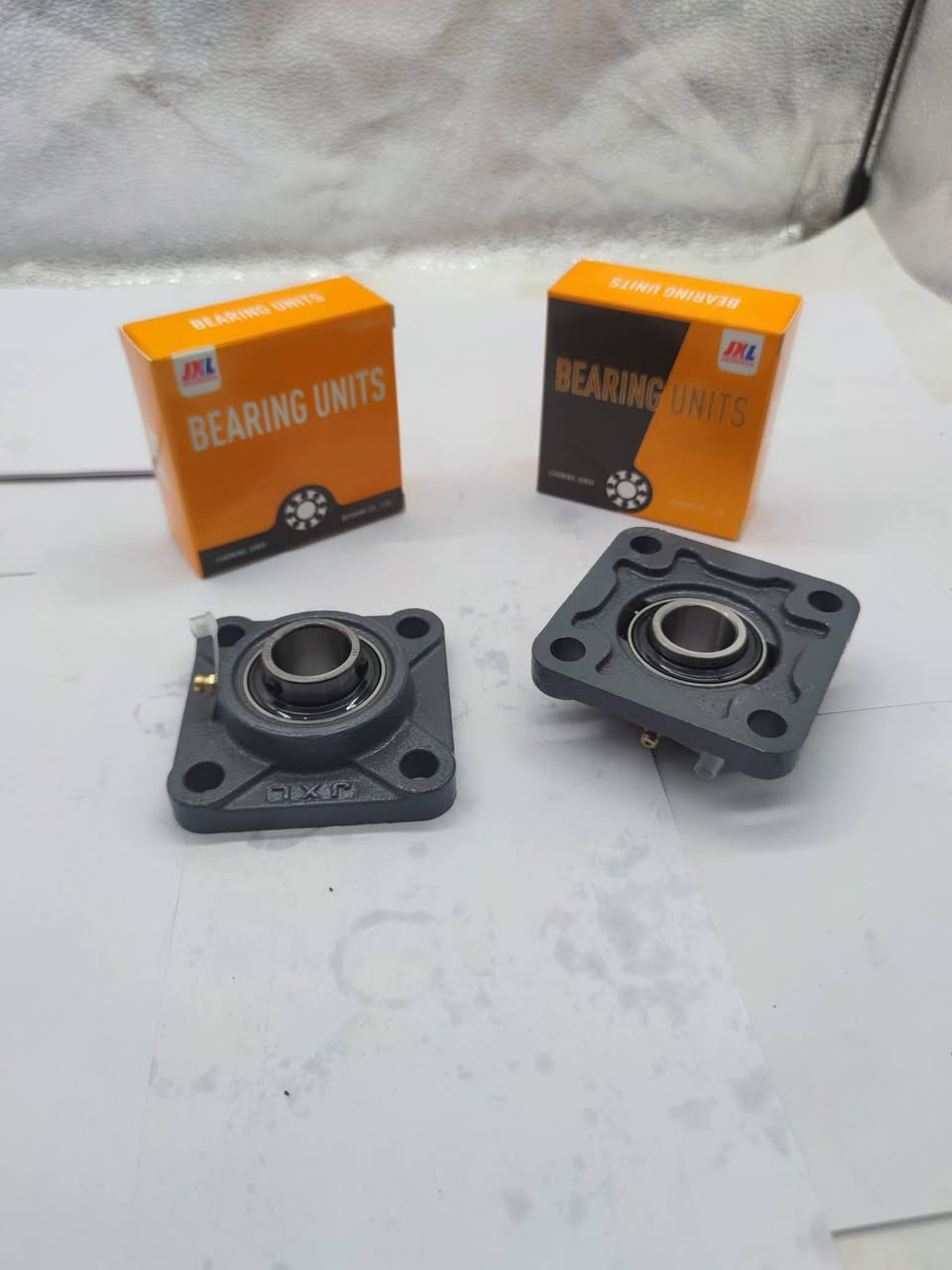 يوجد خدمات توصيل 
***********
