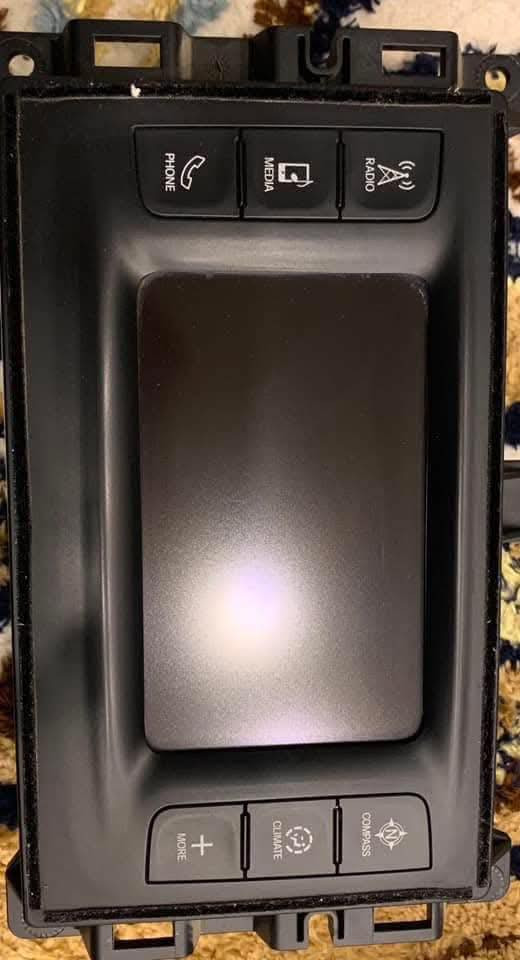 سبير جيب كراند شيروكي لمتد خليجي للبيع مع ملحقاته الفلينه والجك بلادي سعره 100 الف اشاره مرايه جانبيه لمتد شغال شرط مع الفيشه ماله طرف سكن ب 20 الف مسجل شاشه اصغيره ب 25 شغال بدون لمس فقط ازرار شغال للاستفسار خاص او اتصال *********** مكان كركوك
