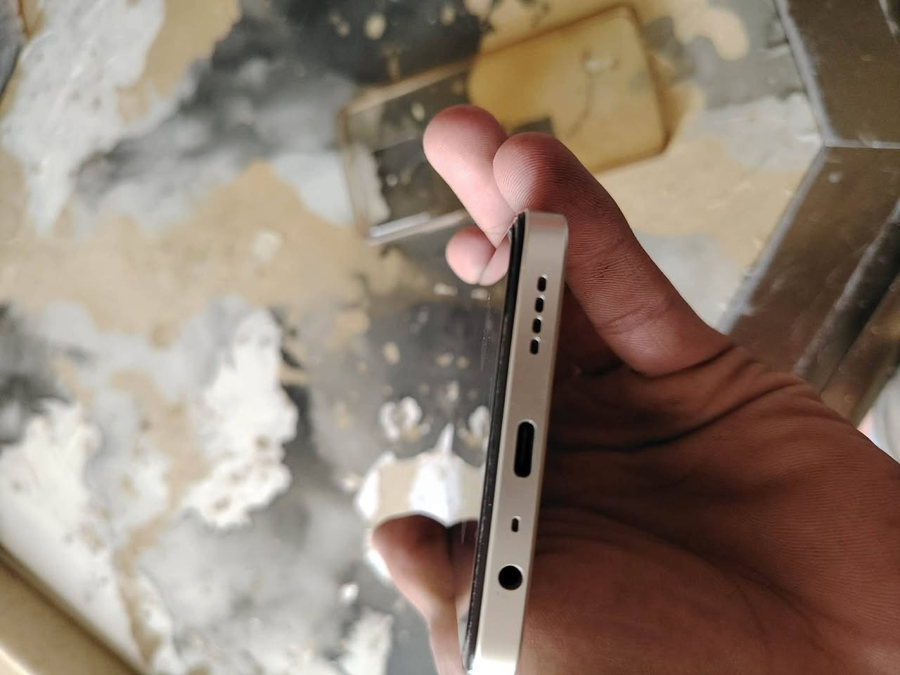 سلام عليكم ريلمي 61 جهاز نظيف ذاكره 128 بطاريته 5000 بدون اي ملحقات كوت خاجيه شارع 40 سعر الجهاز سعره 100 وبي مجال  رقمي ***********
