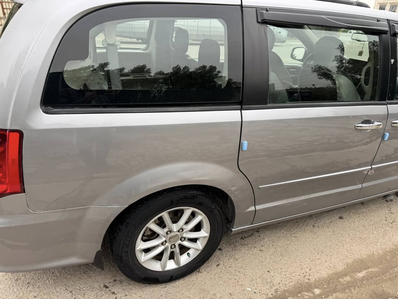 دوج كراند كرفان موديل 2015 رقم بغداد دولي
7 راكب أبواب وجام كهرباء تحكم ستيرن نظام ايكو اقتصادي محرك حجم 3.6 شاشه كأمره تشغيل عن بعد 
حادثها جاملغ خلفي اليسرى والباب بدون ايرباك
بيها قطع صبغ اثر شخوط وجماليه بدون داخل أبيعك صبغ حزام
السياره جاهزه ومتصرف عليها دينار
سعر البيع (14500)
التواجد المنصور ***********
