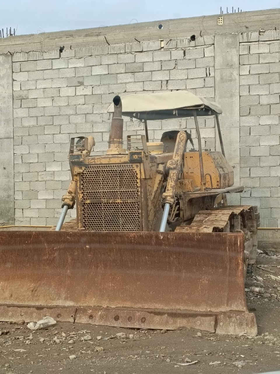 بلدوزر للبيع كير عادي رقم بغداد *********** للتواصل
