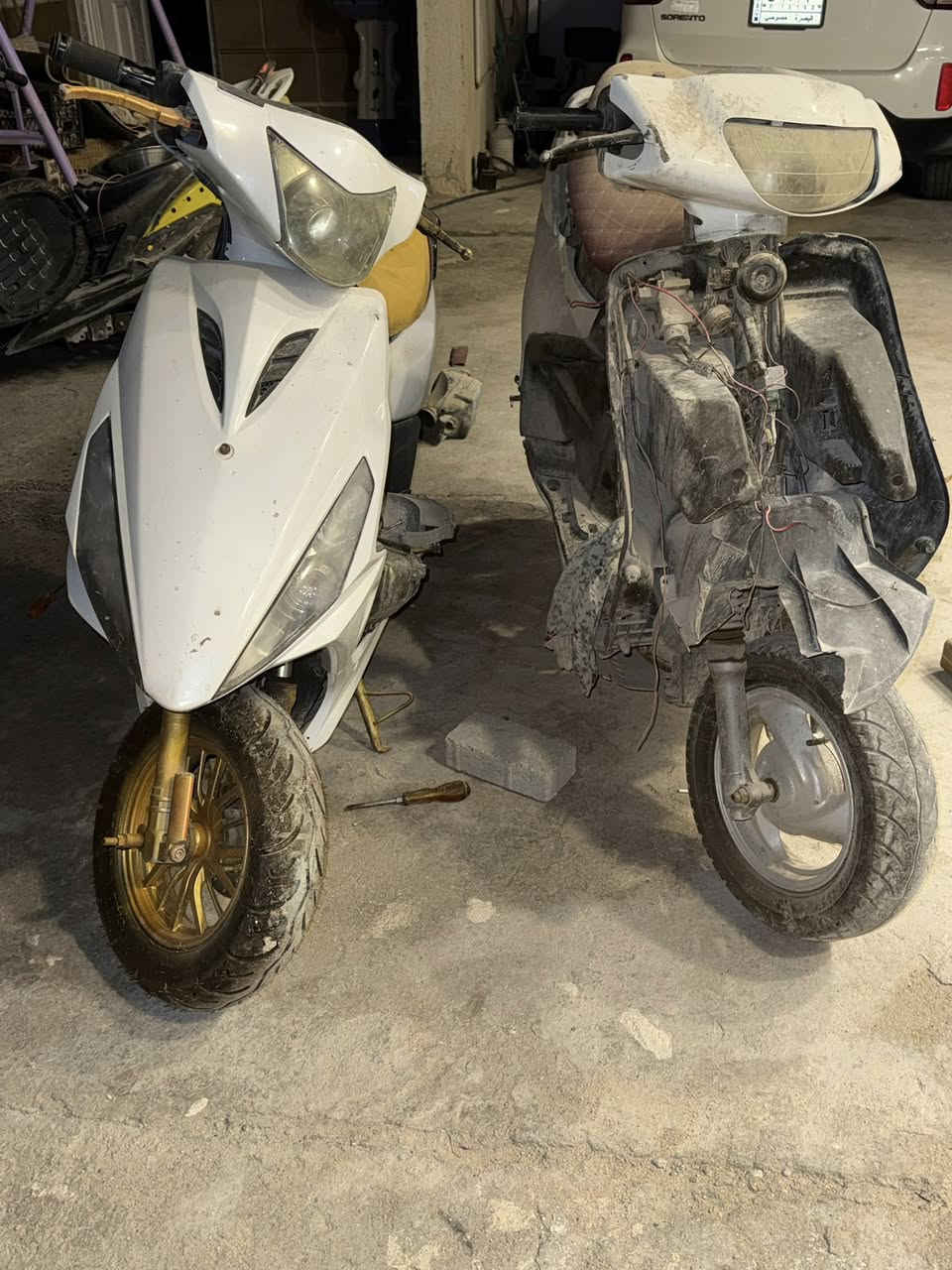 السلام عليكم دراجات ثنين وحده ماكس مضلع مكينه يابانيه اصل ابو السوبر كفرات جدد كهربائيات شغاله والثانيه فراشه الدراجات ثنينهن شغالات الله يشهد بس تركتهن للبيع ابيع كوم حديد 
ثنينهن ب350 جماعة 250لاتجون 
عواني بصرة ابو الخصيب كوت الفداغ ***********
