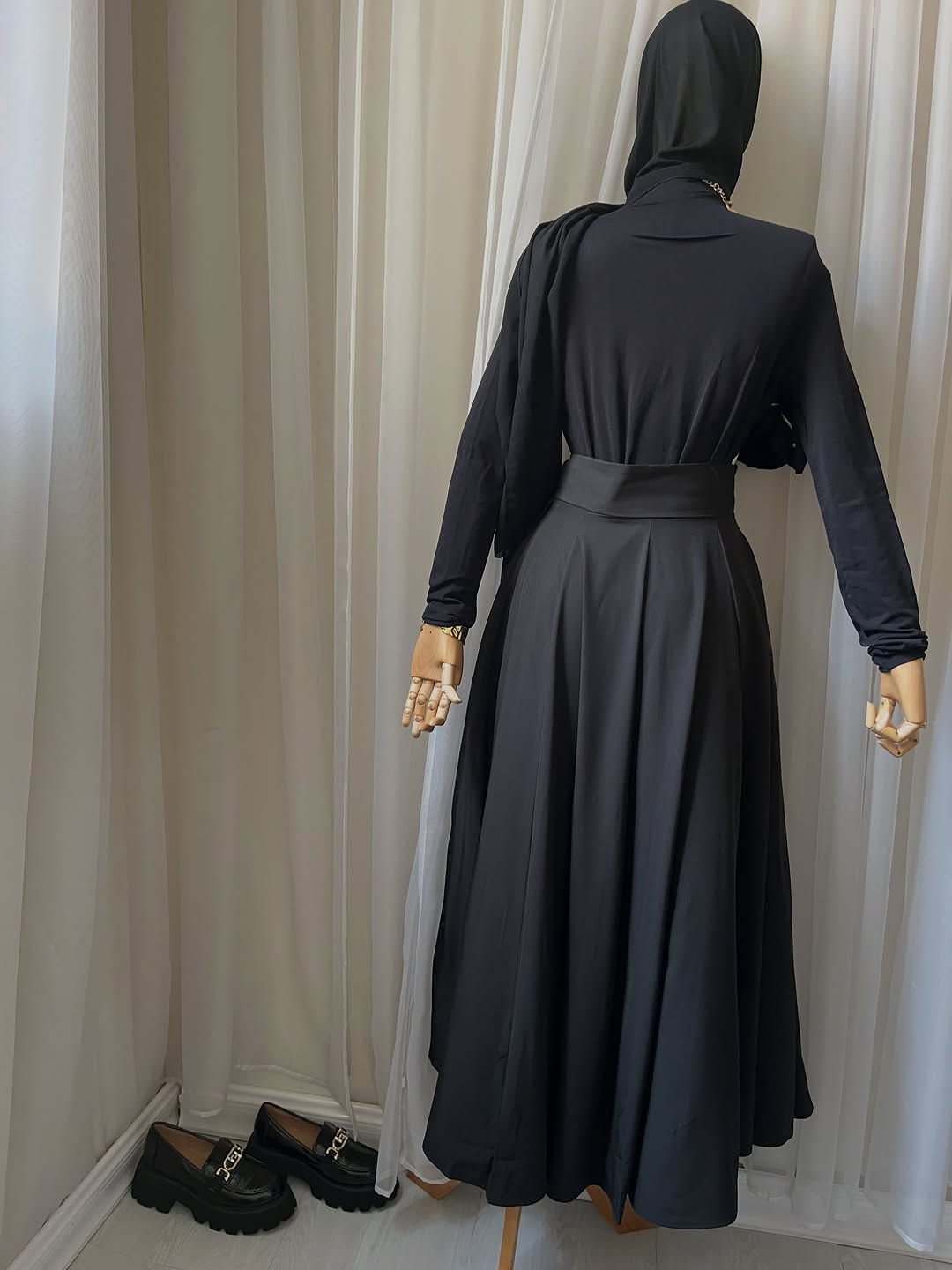 ⁨	السعر/ 32 الف (فقط جاكيت) 
القطعة/ سترة جينز قصيرة 🩵💙 
القماش/ صيفي كوالتي يجننننن 
القياس/ موفرين 36 الى 42
الطول : 40 سم

تنورة لون اسود مع حزام تكون بف🖤
السعر/27  الف 
القماش/ صيفي خامة جدا راقي 
القياس/ موفرين 36 الى 42
الطول /98 سم كامل

توصيل🚕
لكل محافظات العراق ( 5 الف )
تتوفر خدمة دفع عن طريق زين كاش
وماستر كارد⁩⁩⁩


**إذا كنت صاحب هذا الإعلان وتريد حذفه لأي سبب، رجاءا أرسل رسالة إلى الدعم الفني**