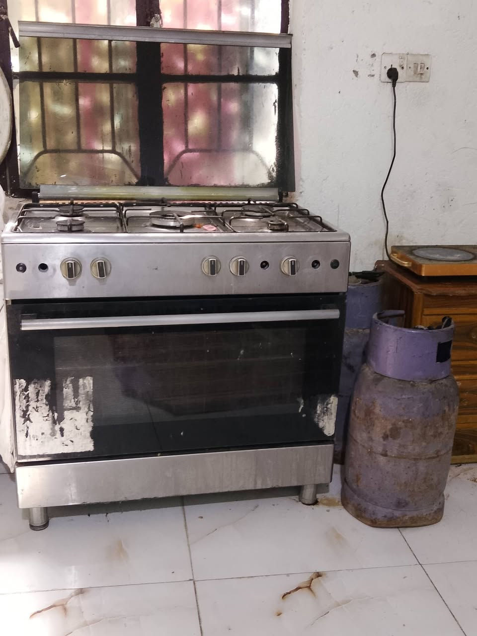 غراض بيت للبيع كلمن وسعره 
الثلاجه ب300
المجمده ب150قفل 
الطباخ ب180قفل
قناني غاز 2 السعر 80 قفل
سنك قفل ب40
كاونتر 150 قفل العنوان حي الحكيم الشراي يتفضل خاص


**إذا كنت صاحب هذا الإعلان وتريد حذفه لأي سبب، رجاءا أرسل رسالة إلى الدعم الفني**