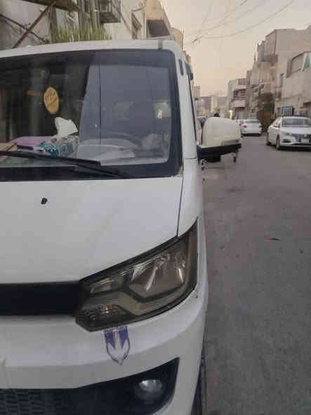 عندي سياره فاو خشفه لبيع السياره حره رقم انكليزي *********** مصفره من الهيئة وضريبه السعر ٤٧ وبيها مجال
