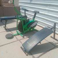 عندي أجهزة رياضية مستعملة للبيع كما موضح بالصورة السعر ١٠٠ مكاني بالكر...