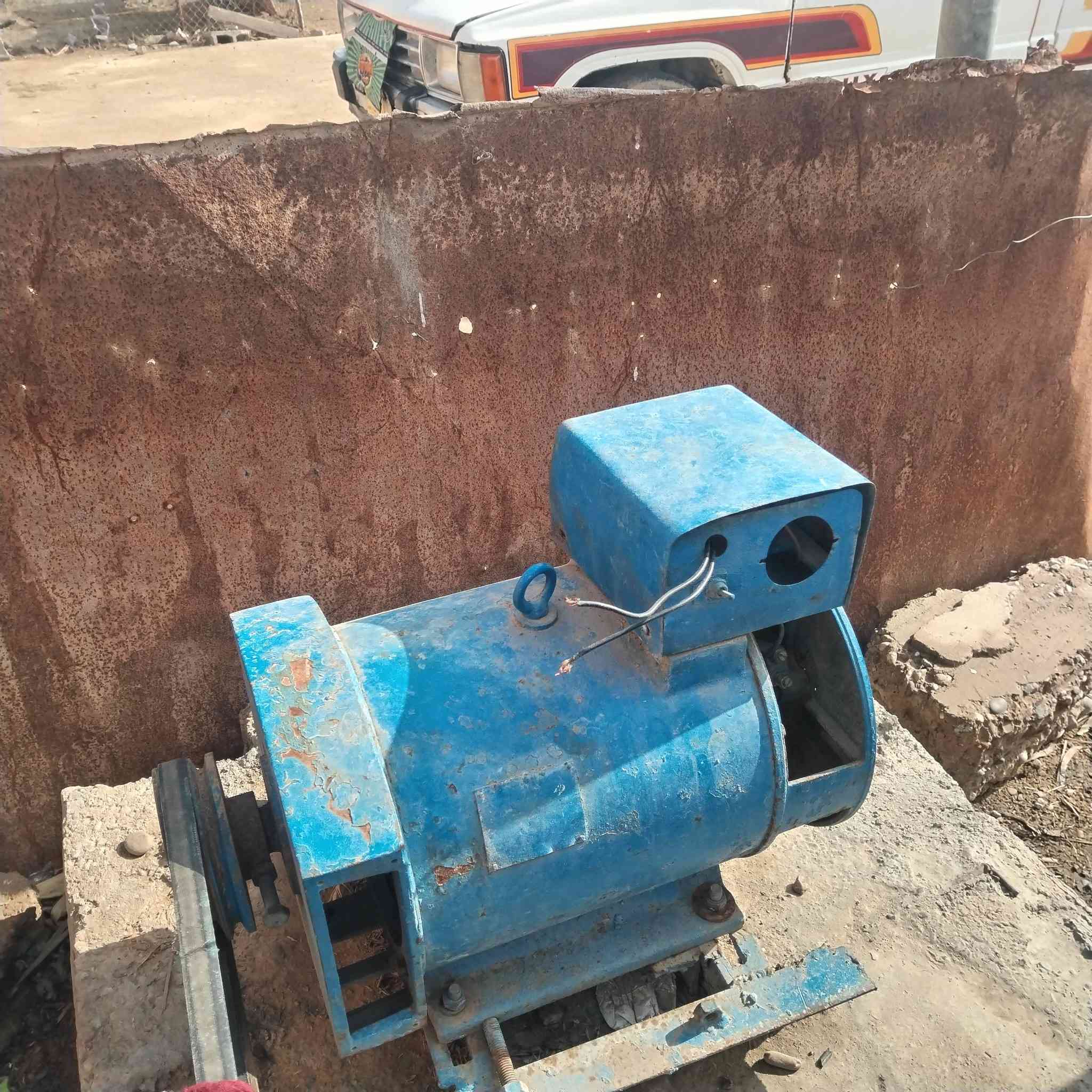 دينمه للبيع حجم ٧ونص للبيع  شديت طاقه تاركه وهسع ماتولد خلل خفيف اريد ابيعه ٢٢٥ شراي يتصل رقم الهاتف ***********
