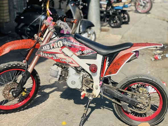 مكلف بل نشر قفاز حجم زغير توماتيك سلف يمشي ٦٠ نضافه ١٠٠/١٠٠ السعر ٣٠٠ المكان گوير اتصل عل رقم ***********
