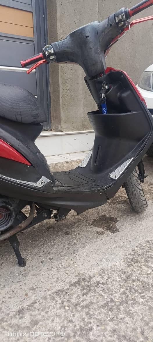 سلام عليكم دراجة ماكس للبيع كهربائيات كلهة شغلة الدراجة منزلهة رنبة مكفولة سوادات و مكينة لا تنقص ولا تدخن ولا حتة صوت الدراجة خرسة مبدل بيهة بس كفرات وكفرات خذتهن مل تفصيخ نكرة سلف هندر شغالا صلنصة و ويل ومكينة نفس الختم مكاني واسط مركز مدينة  السعر خاص للستفسار ***********
