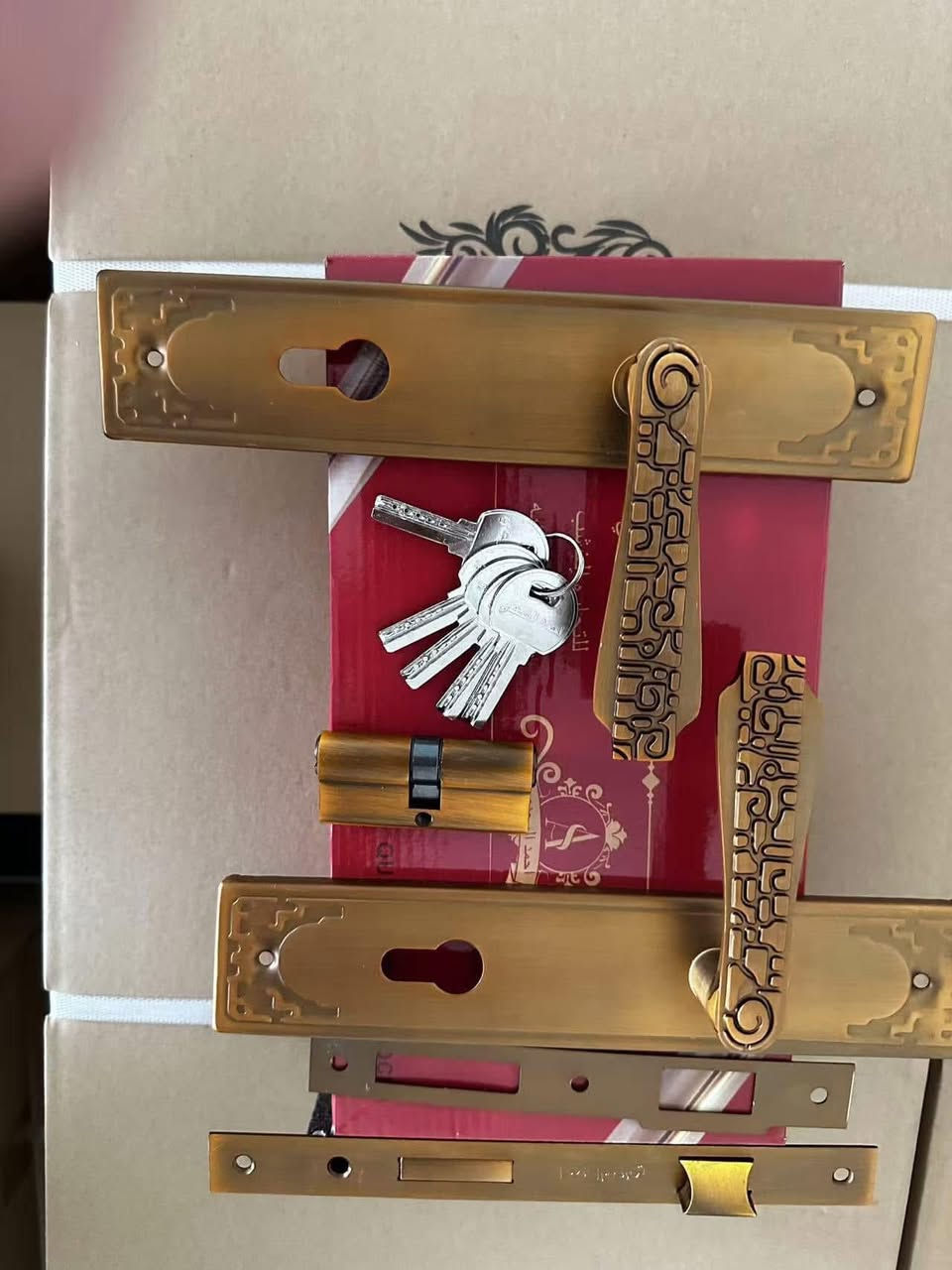 كيلون 7انج 
سعر الكارتون 145 الف
مع التوصيل كل المحافظات 
***********
***********
***********
