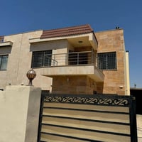 مجمع القريه الذهبيه • ٢٠٠م • ٣ غرف سويت