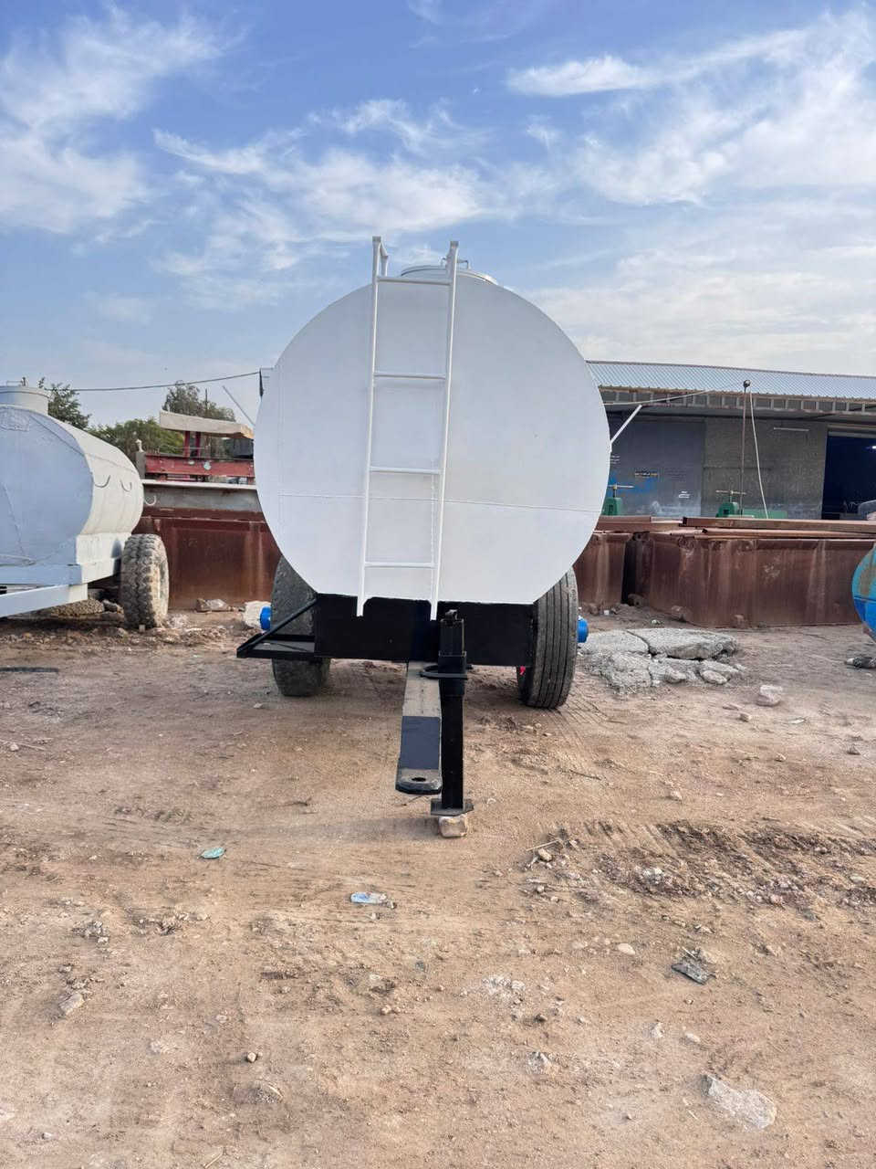 مقطوره سعة 6000لتر حديد مغلون 3ملم شاصي 8ملم  دنكير تريله تاير 22.5 للاستفسار واتساب ***********
