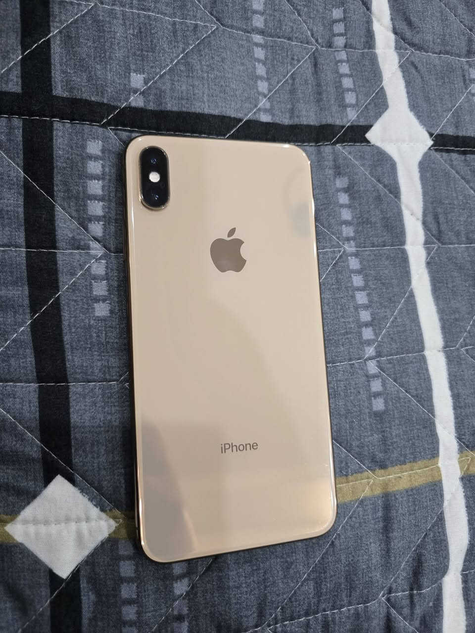 ايفون XS MAX
ذاكره 64
الجهاز نظيف لامفتوح ولامصلح 
شاشه اصليه 3 خيارات
بطارية 78 بلاديه
السعر 230 
للإستفسار ***********
