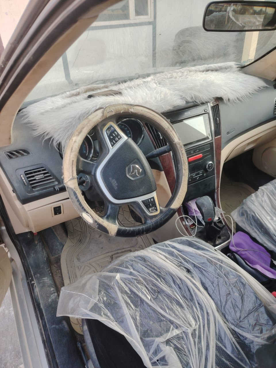 السلام عليكم
سياره سمنت دنا 2018
مكفولة تدفأ وتبريد ثلج شغال وتخم تايرات حداديه 
وسنويه  لغاية 2027  وتحكم استيرن مري شفط زنون 
كشن كهربائي حساسات خلفيه شغاله سياره سونار 
المالك موجود 

مكان بابل - طريق المعميره 

***********
