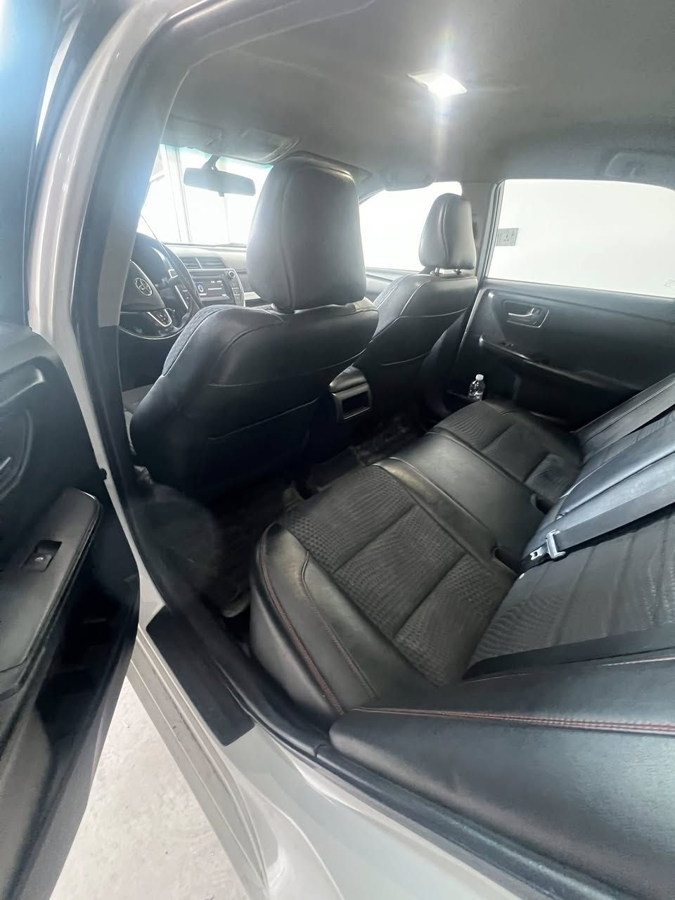 اسم السيارة و نوعها و موديل : كامري ٢٠١٥ se
سعر و مجال :150 
غرامة : 6 ورقة 
عدد سلندر + المحرك حجم المحرك :4 2.5 L
عدد الممشة : 290 الف ميل 
مكينة مفتوحة : لا 
الكير مفتوح :لا 
المكينه بيها نفخ :لا 
عدد قطعة الصبخ + امكنها :
تعديل بارد : باب السايق و جملوف فقط بدون صبغ
الايربكات : ساليمة 
الشاصي و الدواخل :بدون دواخل و شاوصي 
رقم الشاصي  :
تحويل او وكالة :موجود 
عنوان : دهوك 
تبديل : موجود
قسط : موجود
رقم الهاتف :***********
