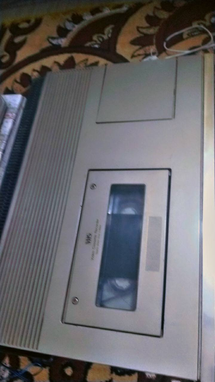 البيع تلفزيون سام سونك الموئسه وفديو نشلل 7000لوك نضافتهن 95٪ بلاديات علا وضع الشركه نضيفات جدن جدن الاتصال علا الرقم ***********والله والي التوفيق
