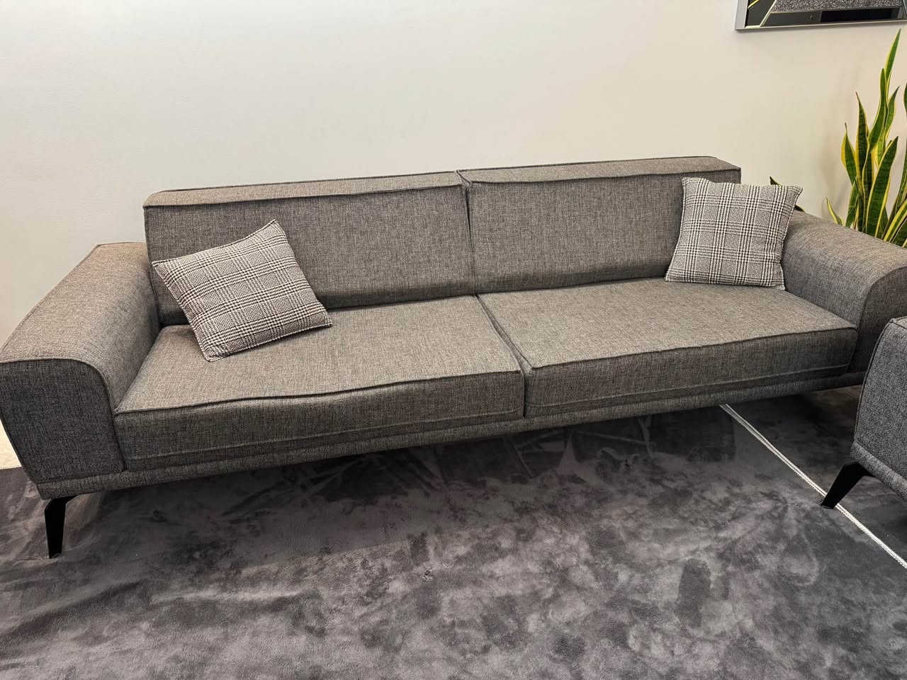 تخم قنفات تركي للبيع 
9 مقاعد
اللون رصاصي غامق
السعر 1400 وبيه مجال
العنوان / بغداد المنصور
رقم الموبايل / *********** بغداد, العراق
