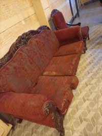 ٧٥ قفل • كنب