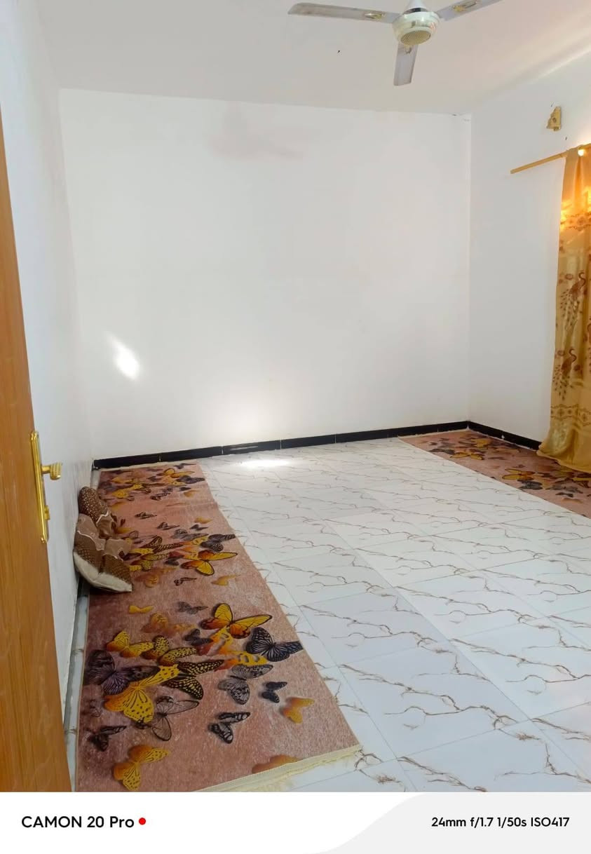 سلام عليكم بيت البيع في الحكيم
موقع ممتاز قريب على حولي
 مساحه ٢٠٠متر
 بيت حديث صب كونترات
يحتوي بيت على هول
غرفتي
وصحيات ٢
مطبخ حار
استفسار عن ***********
