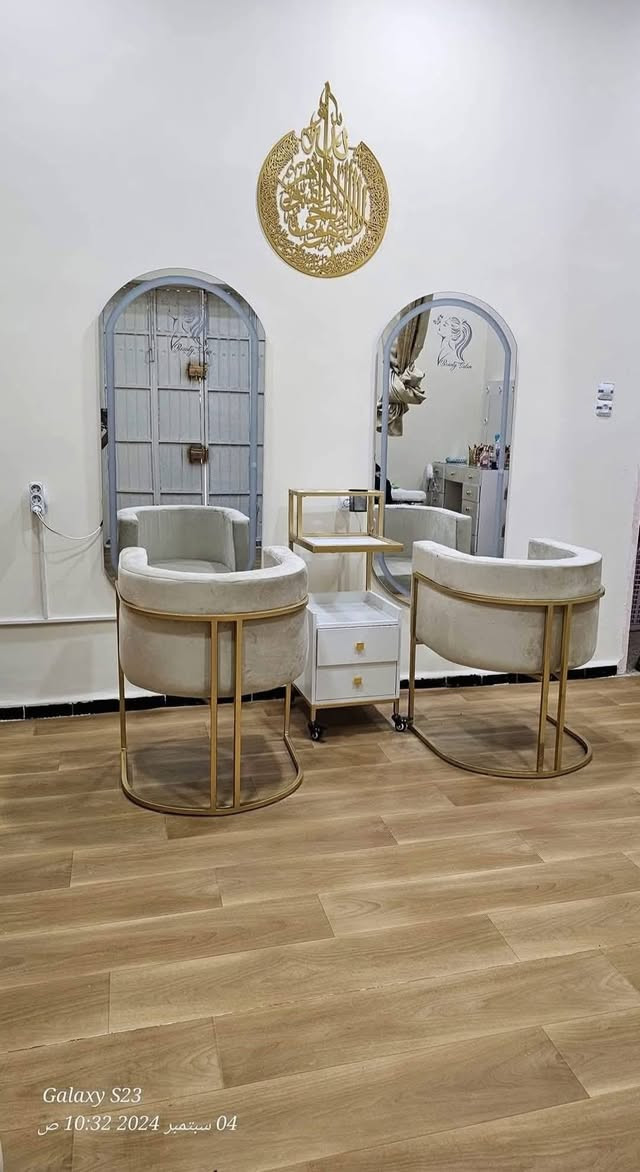 من المعمل إليكم مباشرة.. الجودة والتميز في عالم الحلاقة! 💈✂️
هل تبحث عن الفخامة والمتانة لصالونك؟ نحن نوفر لك أفضل أنواع كراسي الحلاقة المصنعة بأعلى معايير الجودة وبأسعار المعمل المنافسة.
✨ خدماتنا تشمل:
✅ تجهيز صالونات الحلاقة رجالي و نسائي أنواع كراسي الحلاقة (رجالي - نسائي).
✅ كراسي "كيفيت" (Comfort) المريحة.
✅ شازلونات غسيل شعر وتجميل.
✅ صيانة شاملة لجميع أنواع الكراسي القديمة والحديثة.
📍 الموقع: كربلاء المقدسة حي العامل. شارع المستوصف. 
🚛 الشحن: يتوفر شحن سريع ومضمون إلى كافة المحافظات .  
للتواصل والاستفسار:
📱 واتساب: ***********. ***********.   استاذ أركان الكربلائي.
