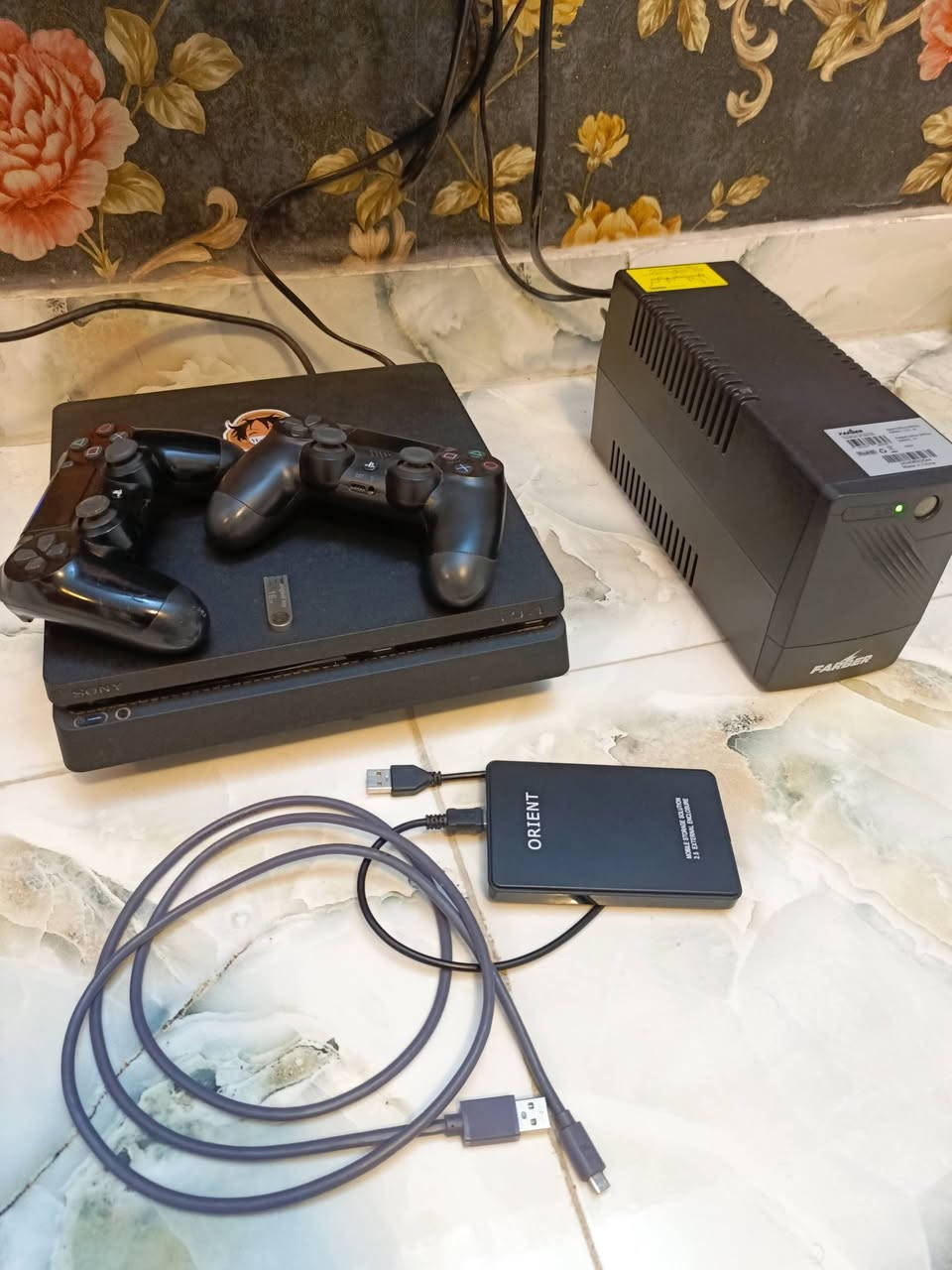 ✅ بلي 4 سلم مهكر سعة التخزين 500GB اصدار التهكير 9 ويا 5 العاب و يدتين و فلاش التهكير و هارد 500GB و كيبلات كاملة الجهاز نظيف ما مفتوح و لا مصلح بحياته، بي شغلة بسيطة تفاصيل خاص، سعر مناسب ما تلكة هيج سعر، و عندي ويا يو بي اس اصلي شركة فاربر اخو الجديد اخذته ب60الف احسبه ب30 للشراي. الي يريده يراسلني موجود.


**إذا كنت صاحب هذا الإعلان وتريد حذفه لأي سبب، رجاءا أرسل رسالة إلى الدعم الفني**