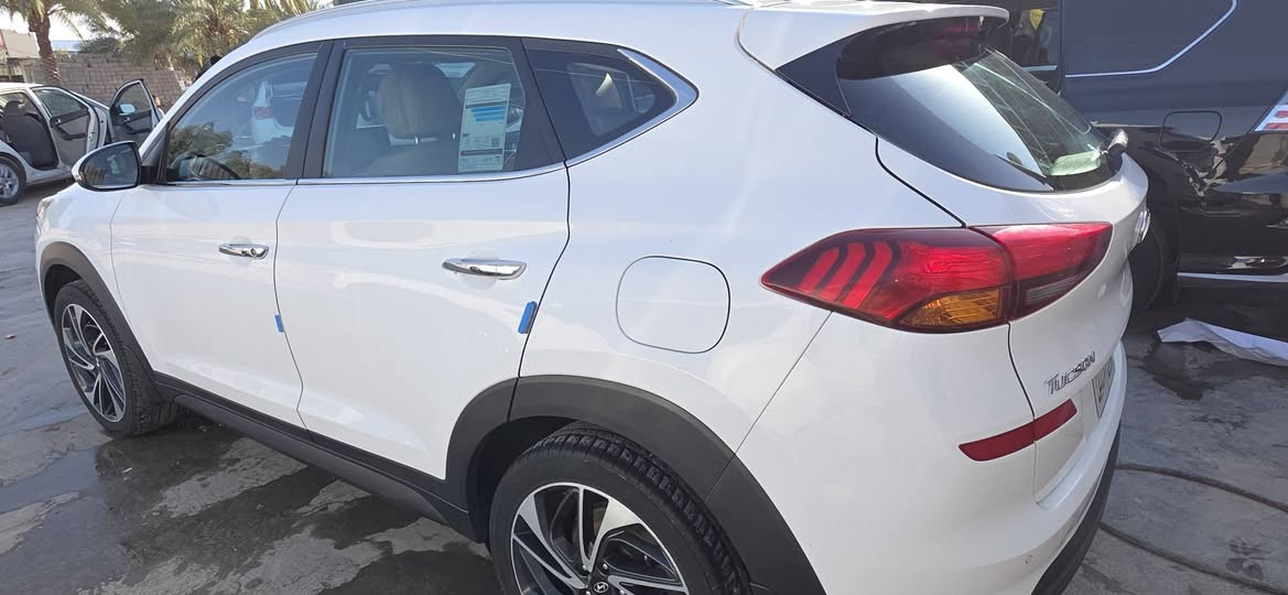 توسان موديل 2020 رقم اربيل باسم شركة تحويل ثاني يوم  محرك 2000 دوش سيارة جاهزة  وبيها حادث بسيط كلش والسونار مرفق بالصور تبريد تدفئة تخم تاير جديد باتري جديد مواصفات مري كهرباء وشفط تحكم ستيرن جهتين شباك نيكل كامرة خلفية بلادي دبل سويج السعر 187 وبيها مجال مكان واسط ناحية الزبيدية 
رقم الهاتف ***********
