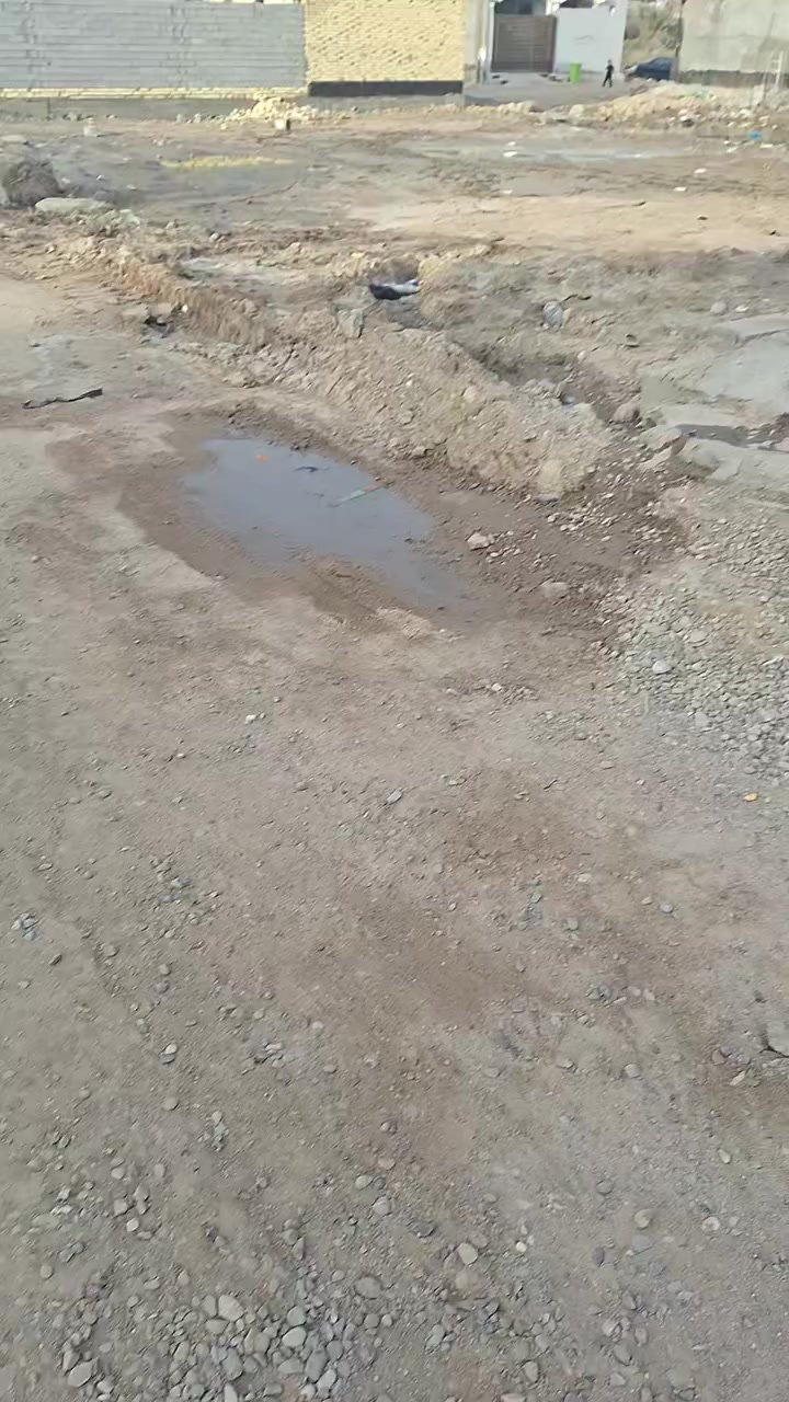 بيت للبيع المكان حي الملتقى ١٠٥ متر السعر 42 مليون طابو زراعي
***********
