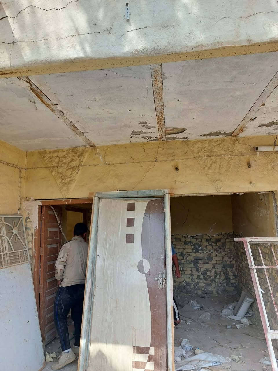 مكلف بنشر
 بيبان خشب بيبان صحيات حديد 
شبابيك كبار ٢متر ومتر ونص وشيلمان 
هنكلاين 
بلاش سعر مناسب ***********تصل
