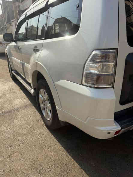 السلام عليكم 
باجيرو 2014 / رقم بغداد
نوع / حبتور
فول مواصفات
سلايت 
كشنات جلد
كشنات كهرباء 
اشاير بالمري
مري قلاب
سماعات دمام 
رقم وسنويه جديد
يعني سياره فول وجديده كلش ممتعوبه سونار بالمنشور
مكاني بغداد والسعر 170 وبيها مجال تعال ودلل 
شراي يتصل وماقصر وياه *********** / *********** بغداد
