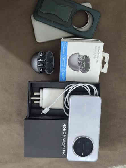 هونر ماجك ٧ برو 
ذاكره 512 
ضمان الوكاله 
نظافه ٩٥ ٪
كامل ملحقات مع سماعات 
لون المميز 
٨٨٠ الف وبي مجال كلش قليل 
بغداد الكرخ 
توصيل داخل بغداد 
***********
