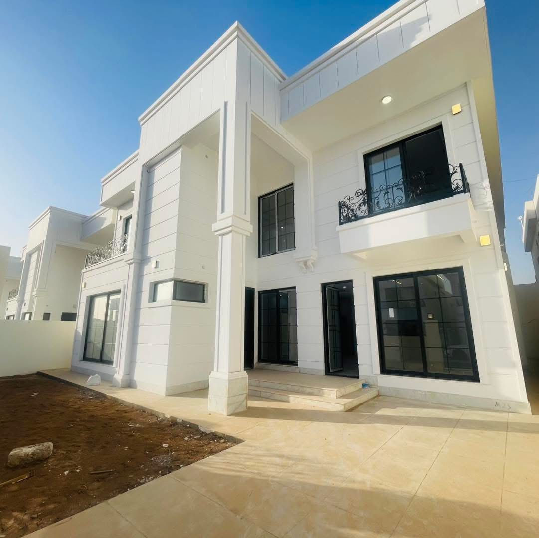 #اوليف_ستي متوفر فيلا للإيجار  في أوليف ستي
صفر ما مستخدمه
فارغ 
328 متر
٦غزف نوم
**********
0750 172 9563

***********
