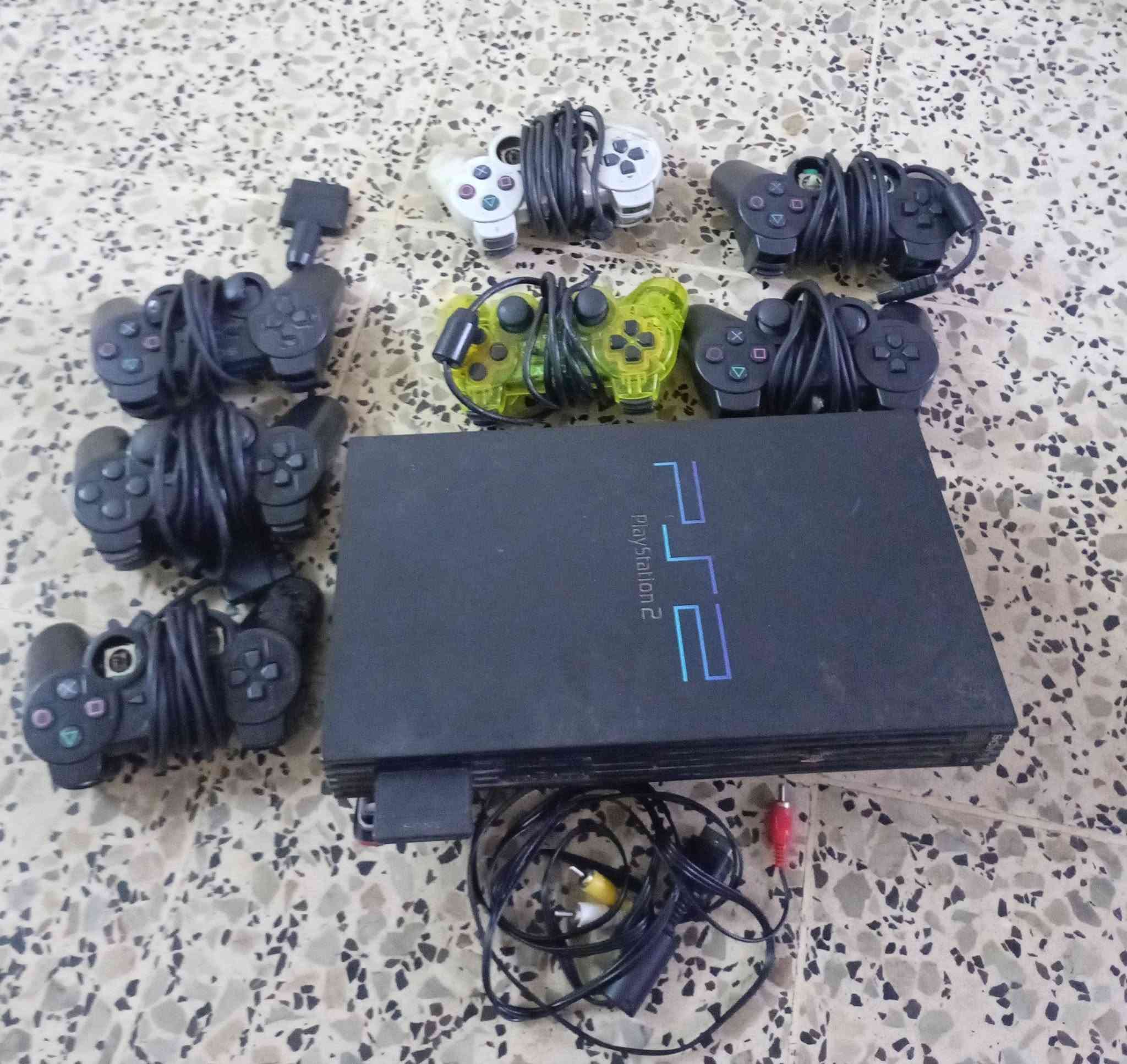 متــــــــــــــــــــــاح پلي ستيشن2 ( سوني2 2sony) معا فلاش عدد٢ 👈 ١٦ گيگا كل واحد شغال نظيف معا 7 يدات بيهم شغال وبيهم عاطل قيم باليرضي الله وتعال اخذو
مكان مدخل حي النور من جهة التل قرب مكتب الأعرجي للعقار ودهونات خالد ***********
***********

