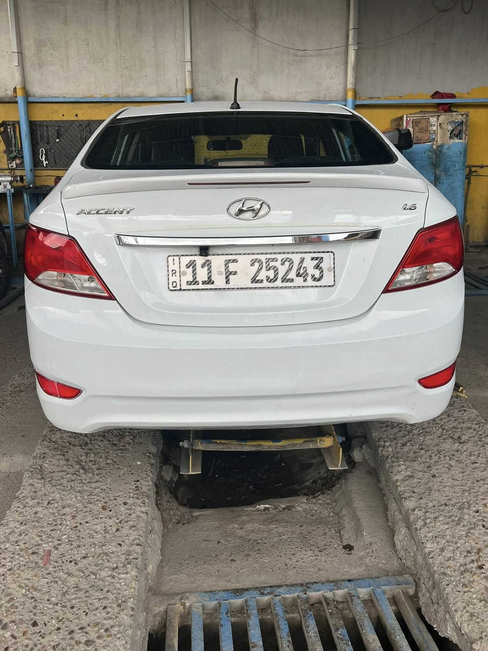 السلام عليكم اكسنت موديل 2016فول مكينه 1600مامفتوحه موصفات فتحه شاير مري 5ويل كب شاشه كامرة تحتكم ستيرن   بسمي رقم وهزة جديدة سياره بيهه بارد وبيهه داير جاملغ خلفي سياره ادامه كامله مكانهه بغداد السعر 118وبيهه مجال رقم تليفون ***********
