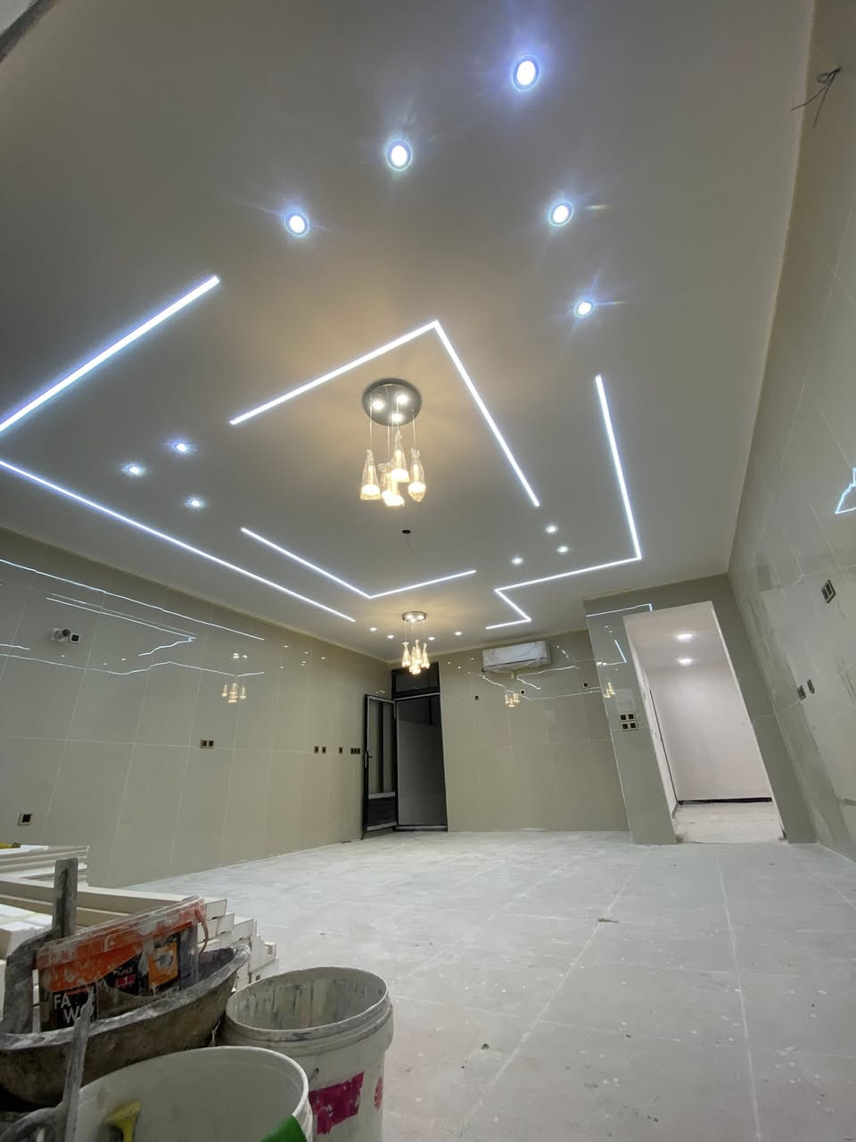 بعون الله تم انجاز ديكور صاله + مطبخ بوكس دبل سحبه واناره بروفايل باداره كادر ابو عبدالله 

ابو عبدالله 
***********
***********
