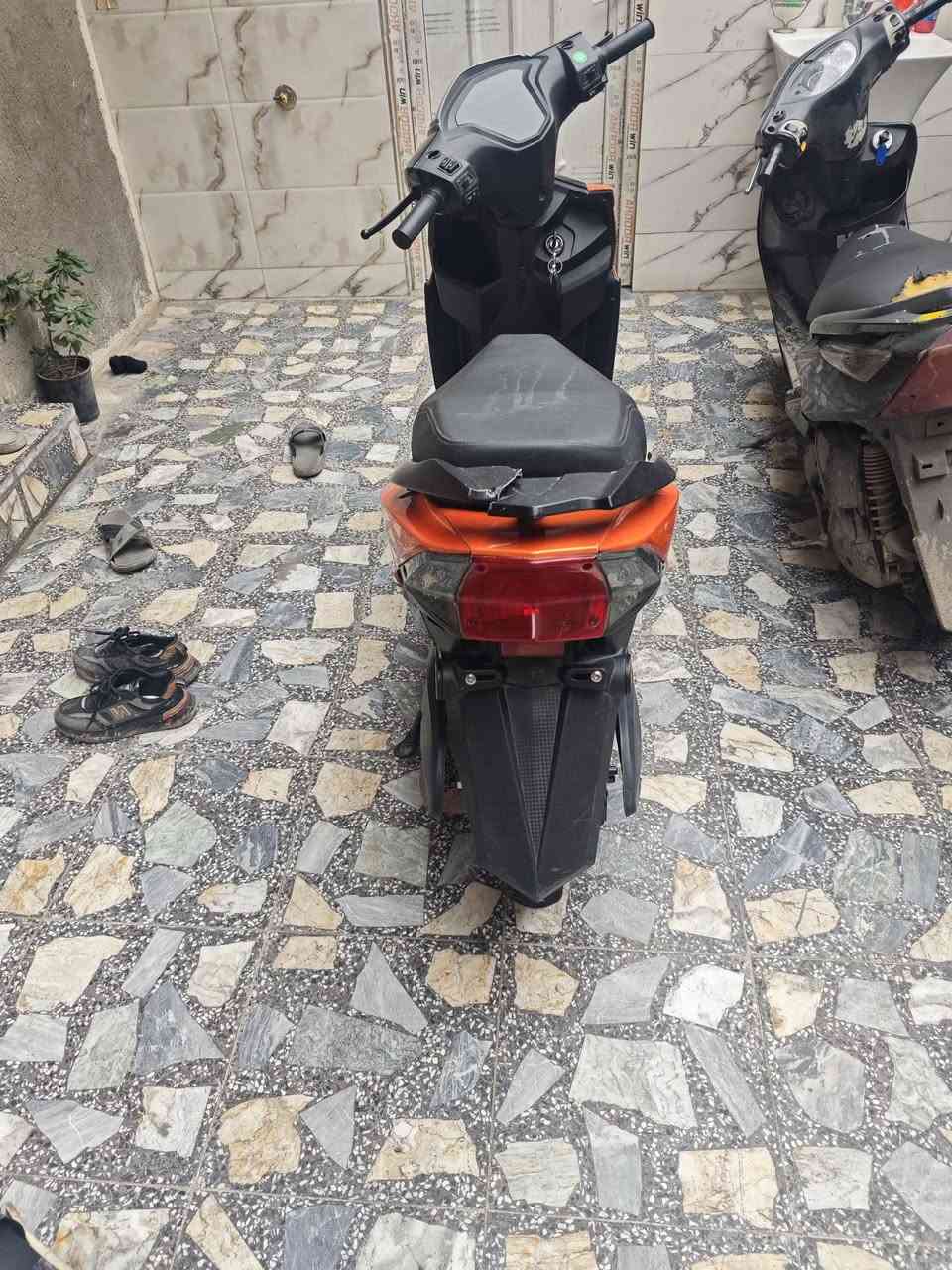 السلام عليكم دراجة سكنس شحن 6بطاريات ثلاث نمر و الرابع بك و بيهة مثبت سرعة وامامي دسك و خلفي. دسك تمشيك بل شحنة الوحدة 40كيلو و دراجة اخت الجديدة سعرهة 550 مكاني بغداد شارع الفلاح 
***********
