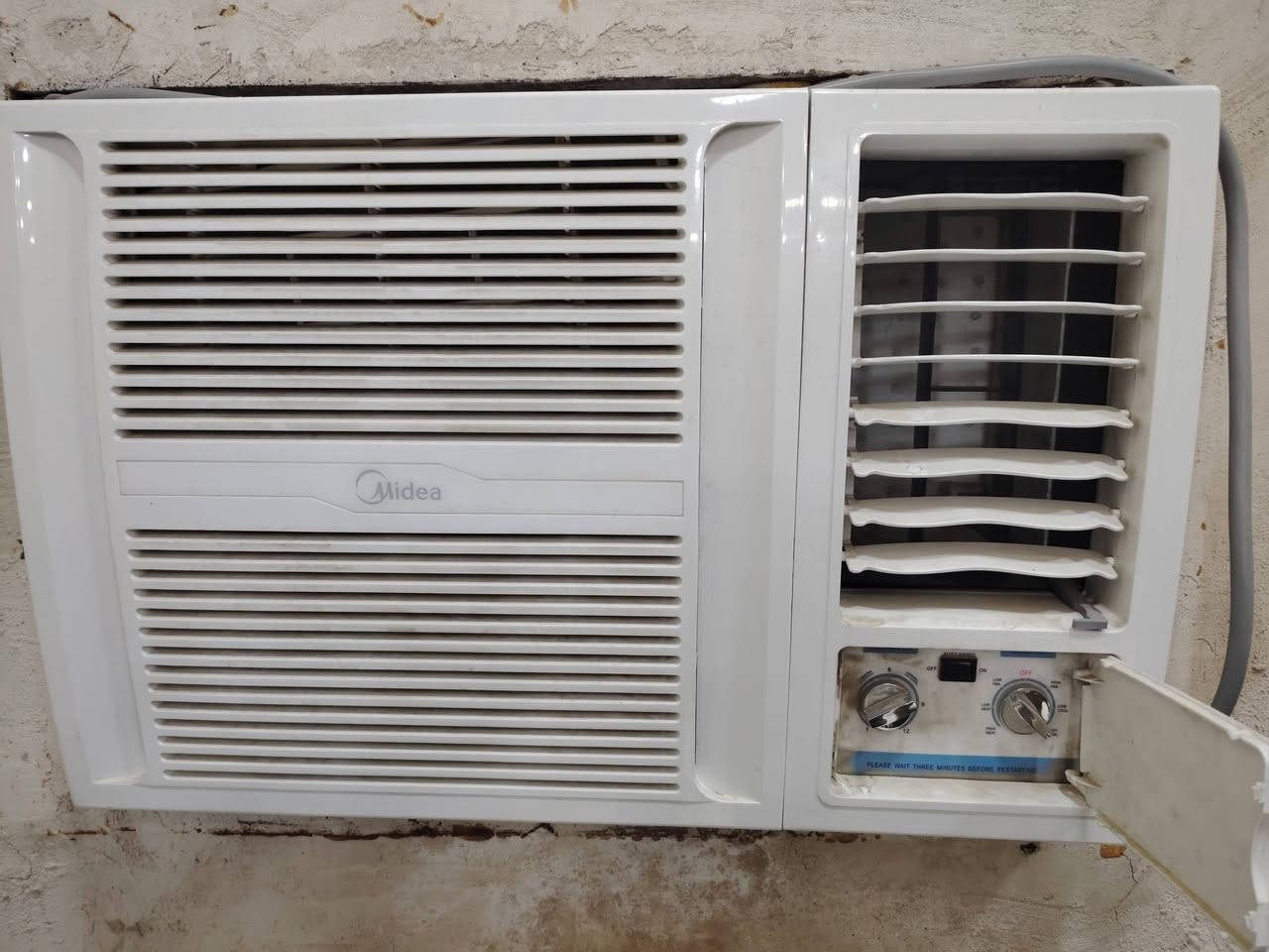 مكيف طنين للبيع اخو الجديد السعر٣٠٠ وبي مجال


**إذا كنت صاحب هذا الإعلان وتريد حذفه لأي سبب، رجاءا أرسل رسالة إلى الدعم الفني**