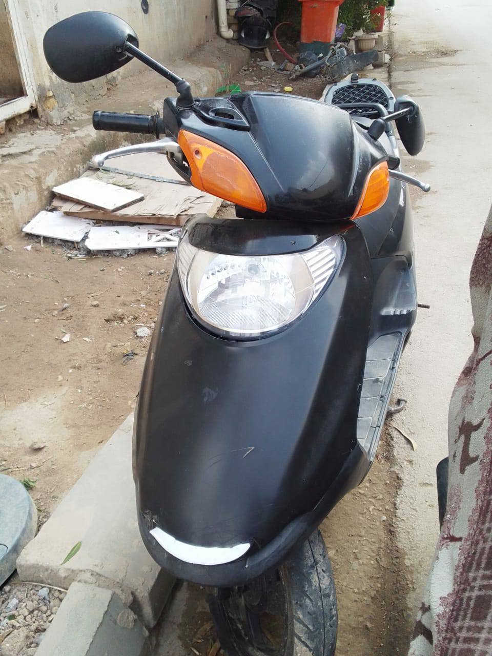 دراجة سبيسي ياباني نضيفة مبدل بيها ولفات فقط الكفر بلادي العداد يشتغل السعر ٥٥٠ وبي مجال العنوان كوت حي الجامعة رقم ***********
