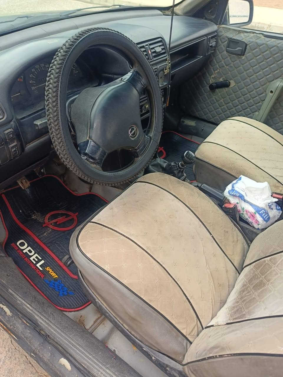 فكتره 1992
#السعر_23 ومجال 
سنويه وارقام جديد 
رقم نجف مشروع وطني 
 تتكاتب ويا الشرعي 
مكينه 16 بيها اثر نفخ
 صبغ عام جماليه
كابون بانزين مقدملها 
***********
***********
#موصل_برطله
