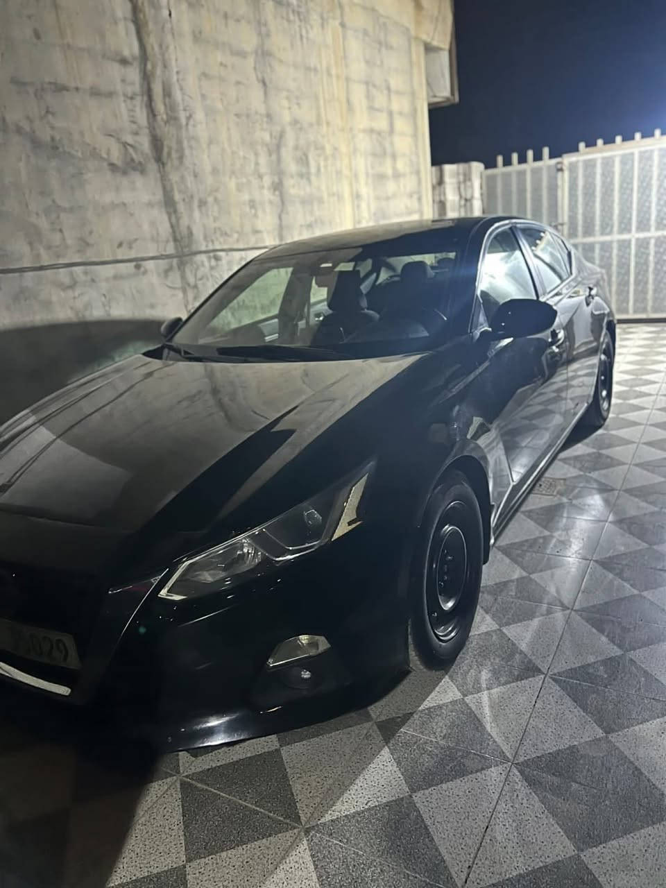 سلام عليكم نيسان والتيما مديل19ضرر جملغ وبنيد بدون دواخل وبيها بارد بل قماره شويه السعر 130 وبيها مجال  مكانها ديالى دلي عباس***********
