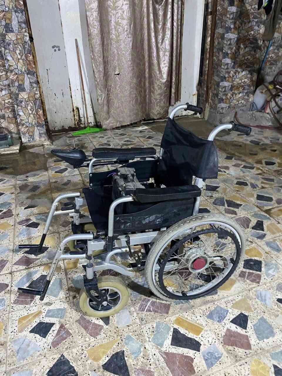 سلام عليكم هاي العربانه للبيع وياهه جميع ملحقات شاحنه هم وممستخدمه كلش قليل عنوان ميسان تريدهه محافظات اوصلهه الك ماكو مشكله رقم تواصل ***********
