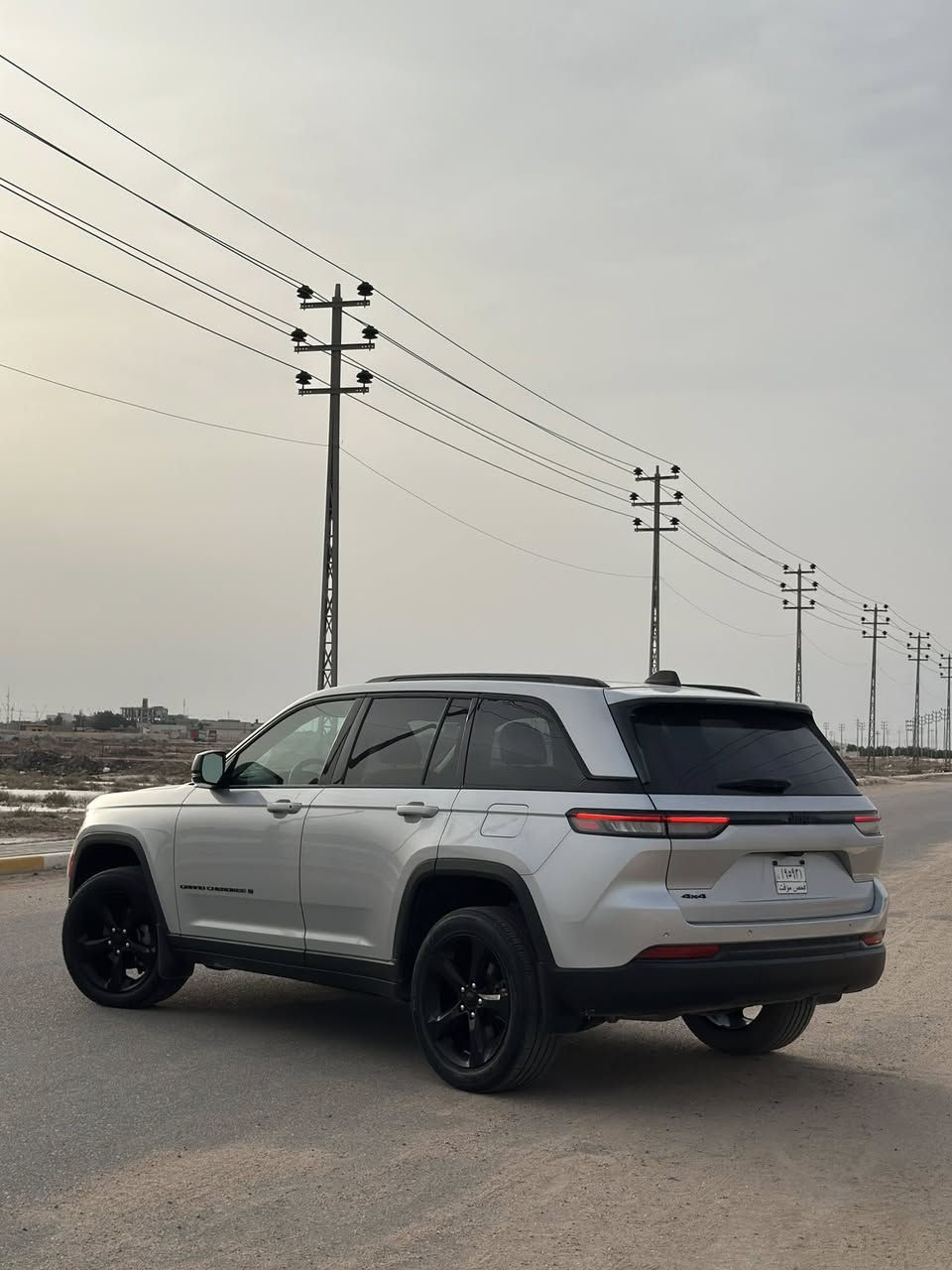 جيب كراند شيروكي التيتيود بلاك ادشن .
الموديل : 2024 . (وارد امريكي) .
293hp . V6. 3.6L : المحرك
العداد : 21 الف كيلو متر .
المواصفات :
* 5 راكب .
﻿﻿دفع رباعي 4x4 .
﻿﻿رادار امامي مع مانع تصادم .
﻿﻿تحذير الخروج عن المسار .
﻿﻿تحذير النقطة عمياء .
نظام تحذير عند التقاطعات.
* شاحن موبايل وايرلس.
* ويل قياس 20 انج .
* فتحة سقف .
* لوحة القيادة بقياس 12 أنج.
* كير شفتر بالستيرن .
* كاميرا خلفية.
*شاشة متوسطة 8.1 أنج
* المصابيح الأمامية زنون .
* كشافات الضباب زنون،
* دخول ذكي.
الصندوق الخلفي كهربائي .
﻿﻿فرش المقصورة الداخلية من الجلد والشاموا .
﻿﻿مقعد السائق كهربائي .
﻿﻿المقاعد الأمامية تدفئة .
﻿﻿حساسات خلفية .
﻿﻿دوسات جانبية .
﻿﻿مكيف خلفي .
﻿﻿تدفئة مقود القيادة .
﻿﻿مانع تصادم خلفي .
﻿﻿بلوتوث تلفون .
الضرر: تبديل بنيد فقط بدون ايرباغ وبدون شواصي
⭕️ مكاني البصرة
دخول جديد كتاب شهداء
***********
السعر: 280
