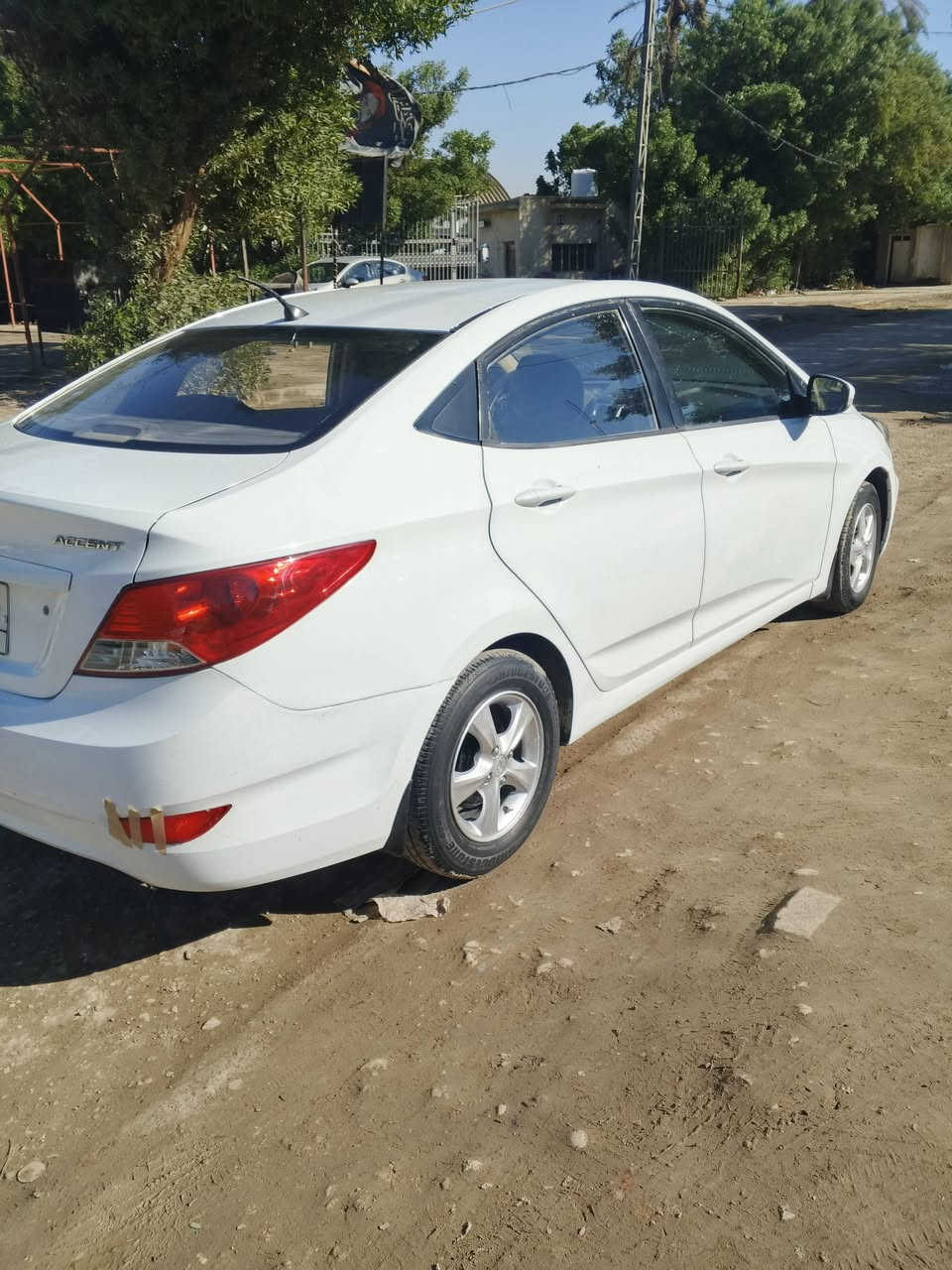 اكسنت ٢٠١٢ خليجي رقم نجف دولي بأسمي 
محرك ١٦٠٠ بيها رشات صبغ بدون ضربه قويه 
محرك وكير مكفولات حداديه جديده تخم تاير جديد تبريد ثلج مواصفات تحكم شاشه وكامره ويل كب حساسات خلفيه اشاره بالمرايه السعر ٨٨$ مكانه كوفه رجآ بدون خاص ***********
