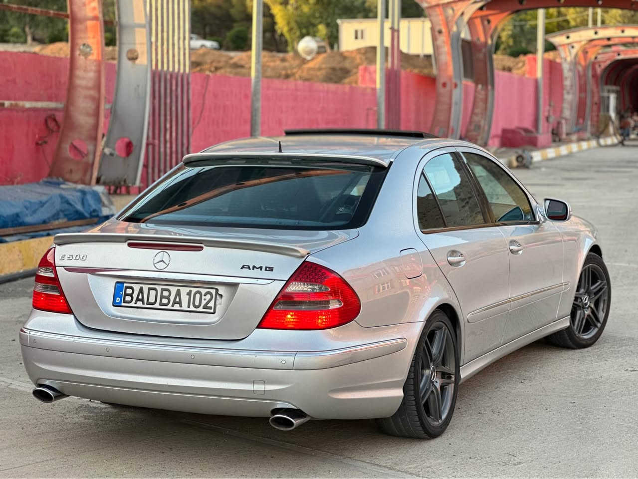 Mercedes. BENZ. 2006. 
AMG. E 500. V8
***********
***********. واتساپ ✅
E class 500. ⛓️🦅
فول مواسە فات 
دووبەی بێ رە قەم. کۆدی. بۆکراوە. 
٨ پستۆن. بێ تۆربۆ
بۆدی کیتی کراوە بە.  AMG. 
مۆدیل. ٢٠٠٦. 
بێ بۆیاخ کلینە. دەحامی بۆ دە حامی. بەشەرت. 
بێ ساردو شوخت. 
کوشن هیتەر. 
کوشن خە زن
کە لە کارەبای
تەبرید دوو زۆن. تەبرید مە رکە زی
تەلەفۆنن 
سوکان کارەبا
دەبل گیر
پەردە. بیلاد. 
ماشااللە زۆر بە قوە تە سە یارەکە
چرکەی تیا نیە 
١١٨٠٠٠ کم رۆیشتوە. 
گیرو مە کینە کارەبای بە شەرت. 
بەگلایت لیزەر. 
لایت ناوجەی کویر
سوکان هیتە ر 
٦ سیدی. 
تایە و ویلی AMG. 
ئاوێنە ئشارە تو کارەبا. لەگە ل بەگ ئەخەوێت. رانية, السليمانية
