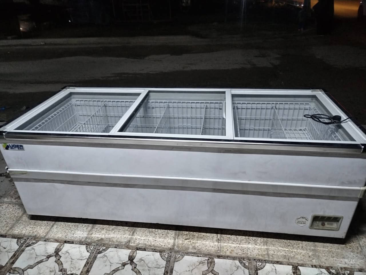 عارضات طرحيه يوكور تركي بلاديه قرصه اخو جديد استعمال قليل طول مترين و٢٥سم عرض ٩٥سم للبيع الشاري يتصل على الرقم *********** او خاص
