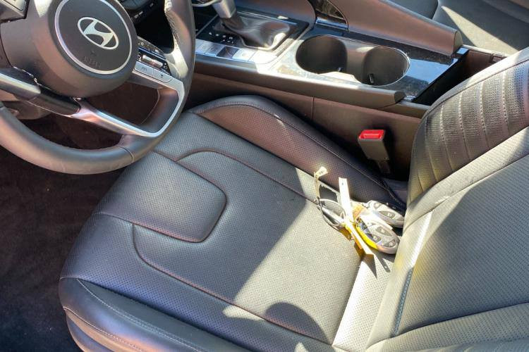 سياره للبيع سعرها 124 ورقه***********
