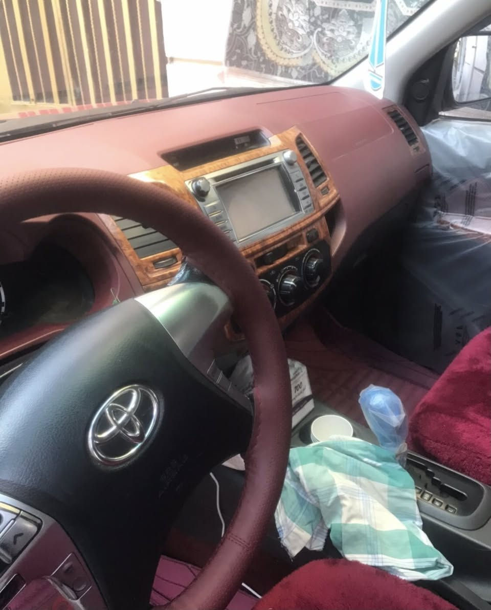 هايلوكس مديل /2015 كويتي ناصي مكفوله /بسمي / رقم نكليزي هاتف***********
