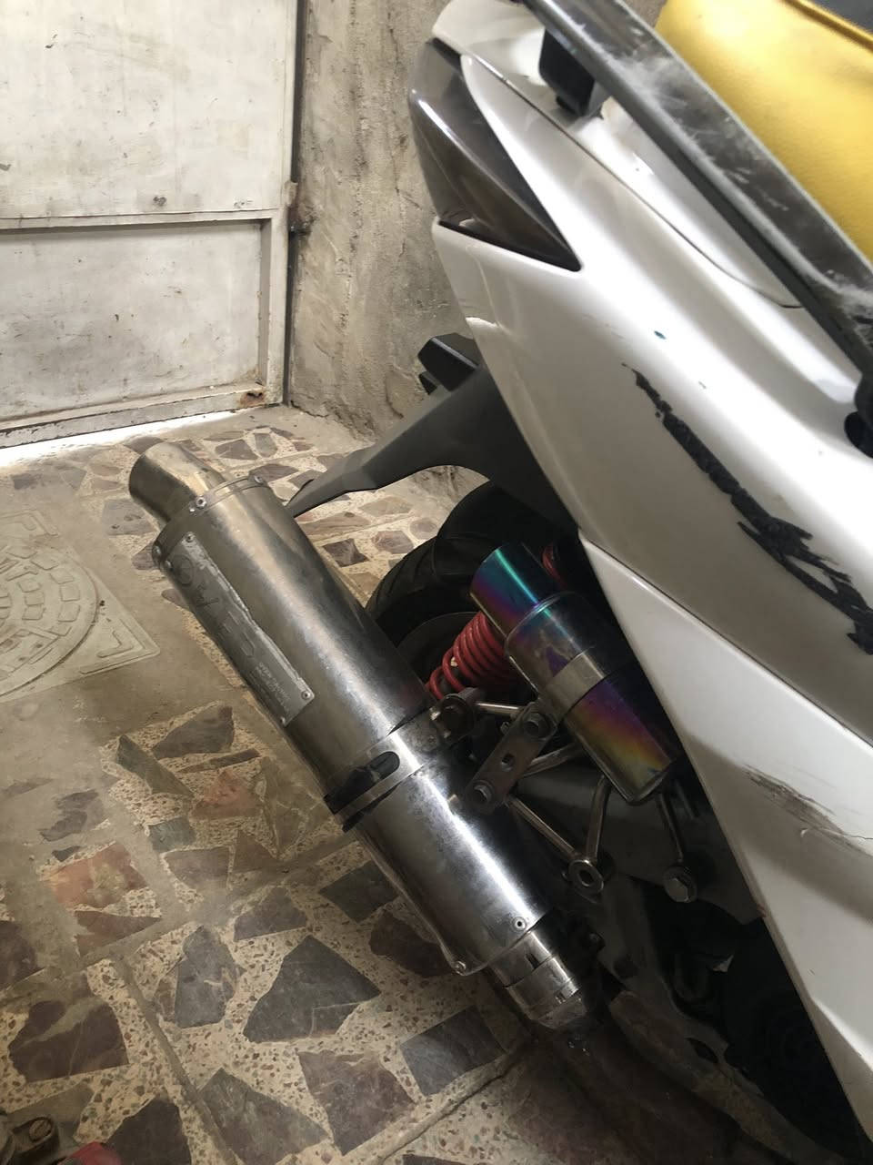 مستعجل علبيع سكنس لد دراجة غسلتها وطفت السلف كعد يمكن ماعرف دراجة ابيعها كوم حديد صالنصه رياضي ول بلادي سوه قيم وخذها بليرضي الله للتصال ***********
